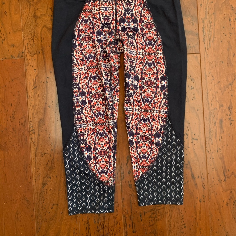Athleta // practically nwot paisley Capri small - Picture 3 of 13